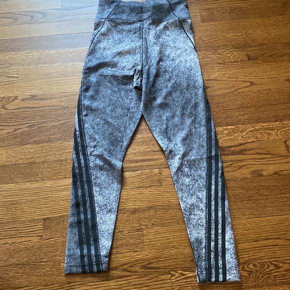 Adidas activewear leggings - Picture 3 of 3